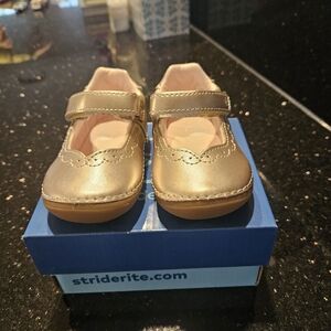 Stride Rite Gold Mary Janes Size 4.5